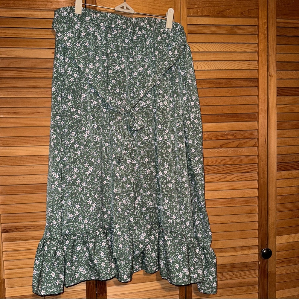 Daisy Plus Size Skirt, High Waisted